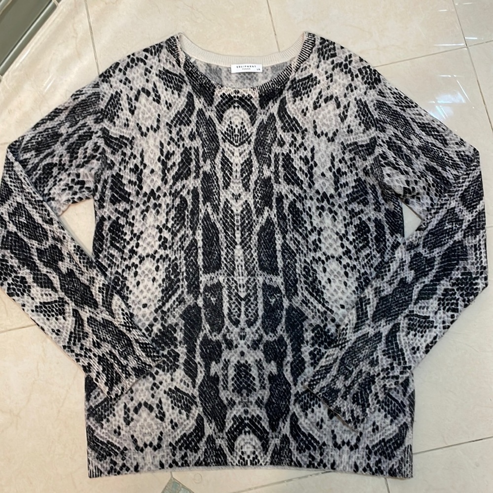 Equipment 100% cashmere sweater size large